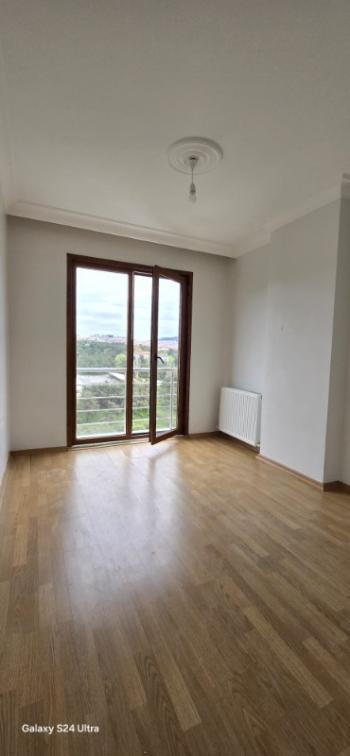 Geniş bir 2+1 daire kiralıktır.