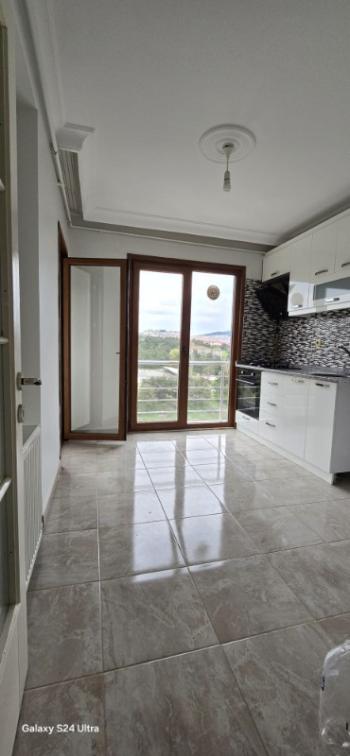 Geniş bir 2+1 daire kiralıktır.