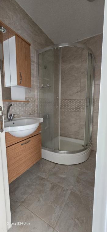 Geniş bir 2+1 daire kiralıktır.