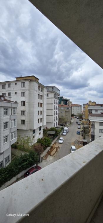 Geniş bir 2+1 daire kiralıktır.
