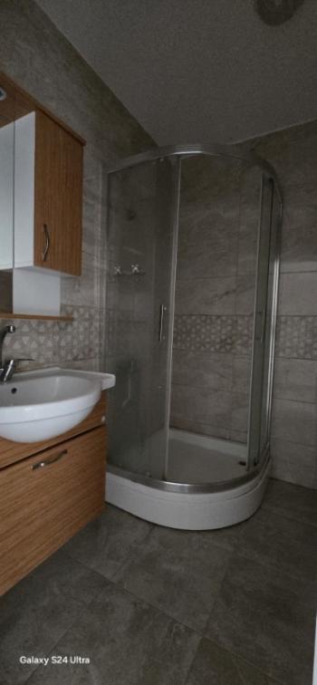 Geniş bir 2+1 daire kiralıktır.