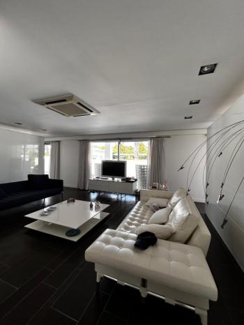 Çeşme Mamurbaba’da 5+1 Havuzlu Müstakil Satılık Villa