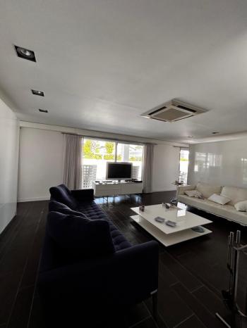 Çeşme Mamurbaba’da 5+1 Havuzlu Müstakil Satılık Villa