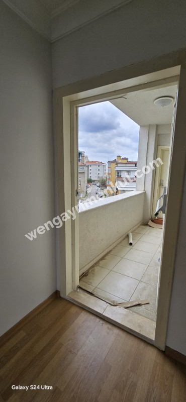 Geniş bir 2+1 daire kiralıktır.