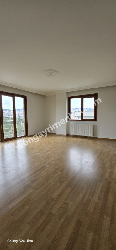 Geniş bir 2+1 daire kiralıktır.