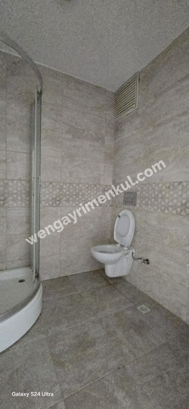Geniş bir 2+1 daire kiralıktır.