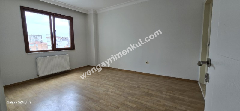 Geniş bir 2+1 daire kiralıktır.
