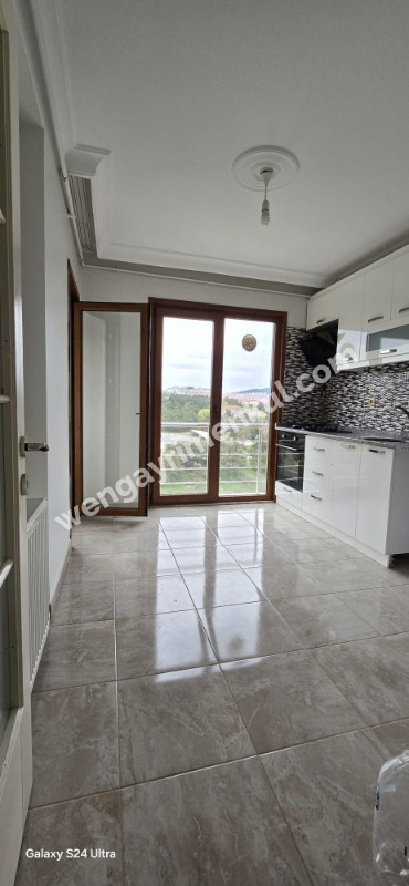 Geniş bir 2+1 daire kiralıktır.