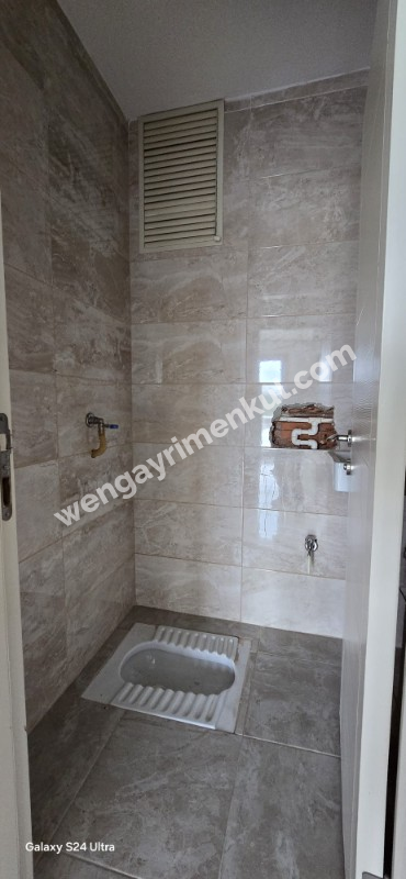 Geniş bir 2+1 daire kiralıktır.