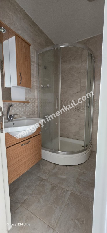Geniş bir 2+1 daire kiralıktır.