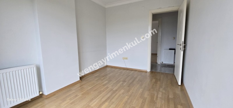 Geniş bir 2+1 daire kiralıktır.