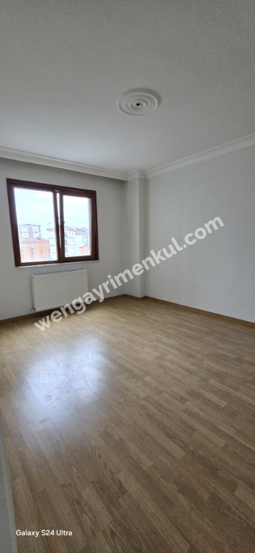 Geniş bir 2+1 daire kiralıktır.