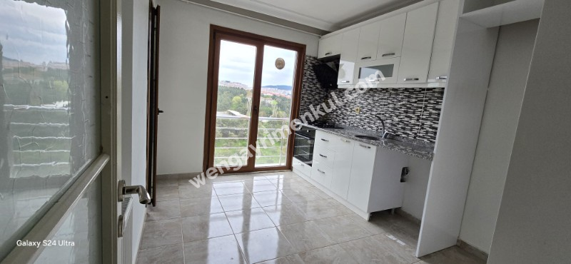 Geniş bir 2+1 daire kiralıktır.