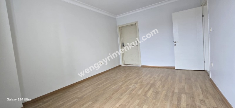 Geniş bir 2+1 daire kiralıktır.