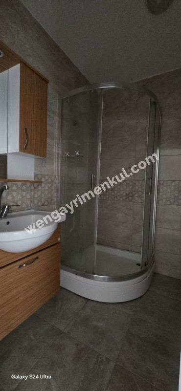 Geniş bir 2+1 daire kiralıktır.