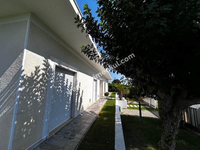 Çeşme Mamurbaba’da 5+1 Havuzlu Müstakil Satılık Villa