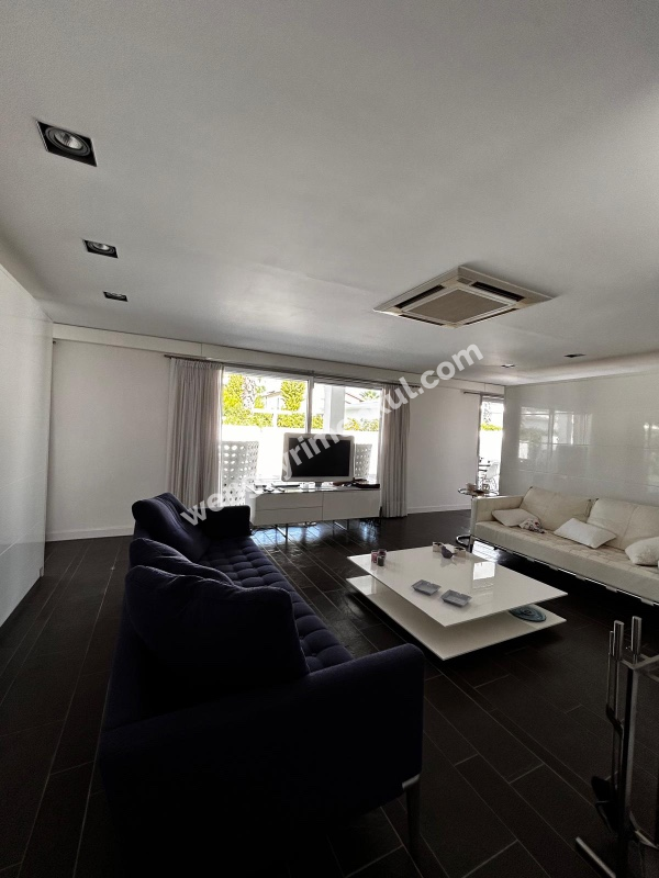 Çeşme Mamurbaba’da 5+1 Havuzlu Müstakil Satılık Villa