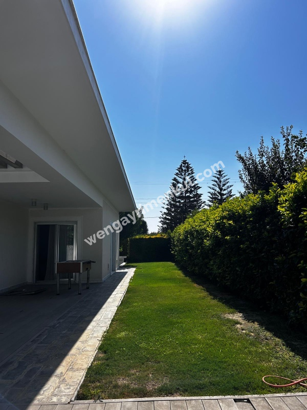 Çeşme Mamurbaba’da 5+1 Havuzlu Müstakil Satılık Villa