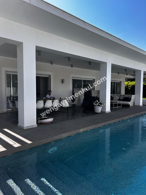 Çeşme Mamurbaba’da 5+1 Havuzlu Müstakil Satılık Villa