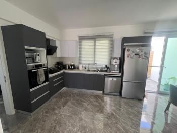 KIBRIS LEFKOŞA GÖNYELİ'DE ACİL SATILIK FUL EŞYALI+GARAJDAKİ ARABA DAHİL  İKİZ DUBLEX EV