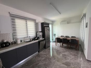 KIBRIS LEFKOŞA GÖNYELİ'DE ACİL SATILIK FUL EŞYALI+GARAJDAKİ ARABA DAHİL  İKİZ DUBLEX EV
