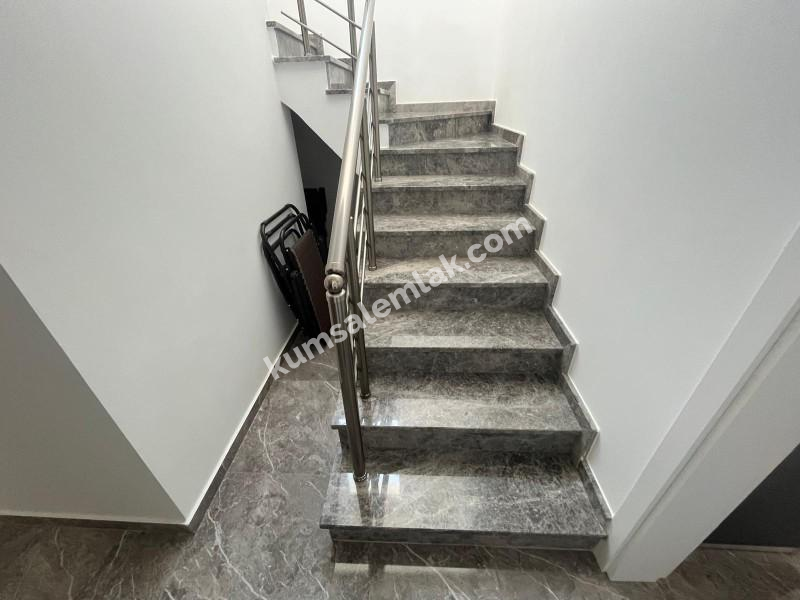 KIBRIS LEFKOŞA GÖNYELİ'DE ACİL SATILIK FUL EŞYALI+GARAJDAKİ ARABA DAHİL  İKİZ DUBLEX EV