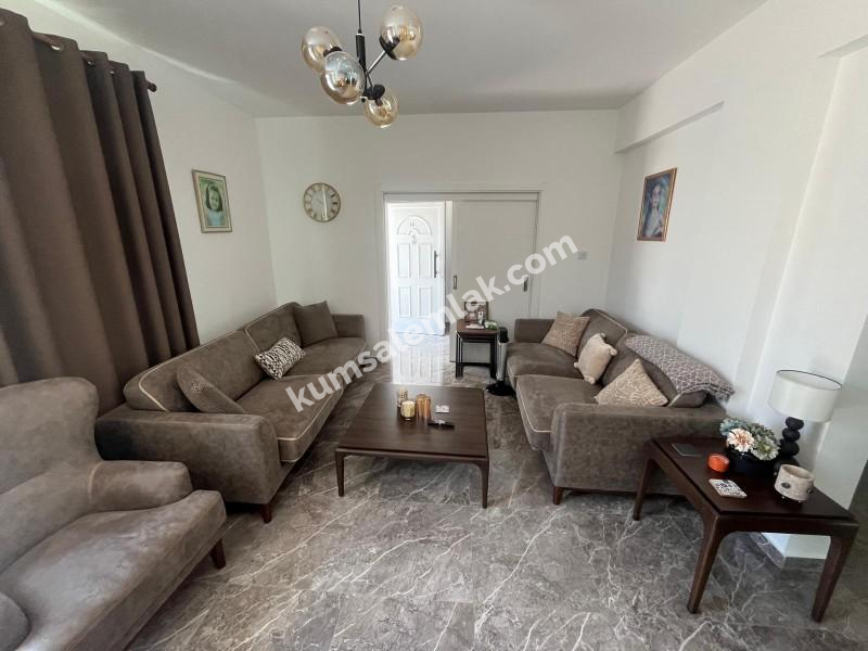 KIBRIS LEFKOŞA GÖNYELİ'DE ACİL SATILIK FUL EŞYALI+GARAJDAKİ ARABA DAHİL  İKİZ DUBLEX EV