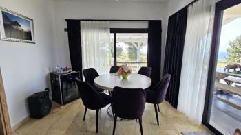 Girne, Sadrazamköy'de Kapanmaz Deniz Manzaralı, Kumlu Plajlara Yürüme Mesafesinde, 950 m² Arsaya Sahip, Satılık 3+1 Villa