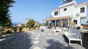 Girne, Sadrazamköy'de Kapanmaz Deniz Manzaralı, Kumlu Plajlara Yürüme Mesafesinde, 950 m² Arsaya Sahip, Satılık 3+1 Villa