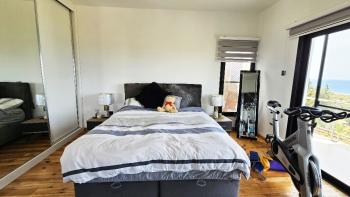 Girne, Sadrazamköy'de Kapanmaz Deniz Manzaralı, Kumlu Plajlara Yürüme Mesafesinde, 950 m² Arsaya Sahip, Satılık 3+1 Villa