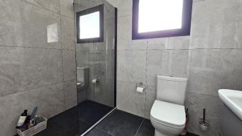 Girne, Sadrazamköy'de Kapanmaz Deniz Manzaralı, Kumlu Plajlara Yürüme Mesafesinde, 950 m² Arsaya Sahip, Satılık 3+1 Villa
