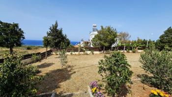Girne, Sadrazamköy'de Kapanmaz Deniz Manzaralı, Kumlu Plajlara Yürüme Mesafesinde, 950 m² Arsaya Sahip, Satılık 3+1 Villa