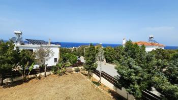 Girne, Sadrazamköy'de Kapanmaz Deniz Manzaralı, Kumlu Plajlara Yürüme Mesafesinde, 950 m² Arsaya Sahip, Satılık 3+1 Villa
