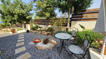Girne, Sadrazamköy'de Kapanmaz Deniz Manzaralı, Kumlu Plajlara Yürüme Mesafesinde, 950 m² Arsaya Sahip, Satılık 3+1 Villa