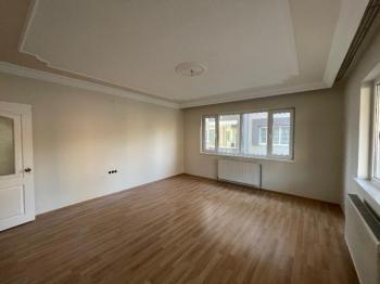 AFYON ÜÇOK EMLAKTAN SELÇUKLU MAH KİRALIK 3+1 TEMİZ BAKIMLI DAİRE