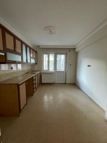 AFYON ÜÇOK EMLAKTAN SELÇUKLU MAH KİRALIK 3+1 TEMİZ BAKIMLI DAİRE