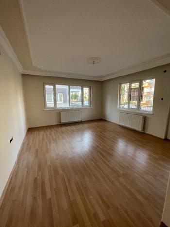 AFYON ÜÇOK EMLAKTAN SELÇUKLU MAH KİRALIK 3+1 TEMİZ BAKIMLI DAİRE