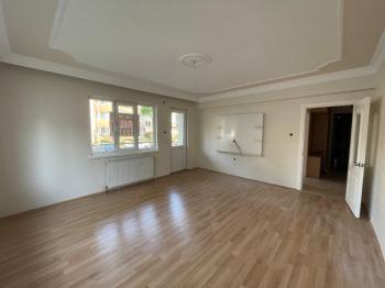 AFYON ÜÇOK EMLAKTAN SELÇUKLU MAH KİRALIK 3+1 TEMİZ BAKIMLI DAİRE