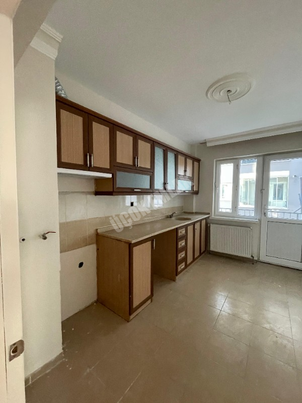 AFYON ÜÇOK EMLAKTAN SELÇUKLU MAH KİRALIK 3+1 TEMİZ BAKIMLI DAİRE