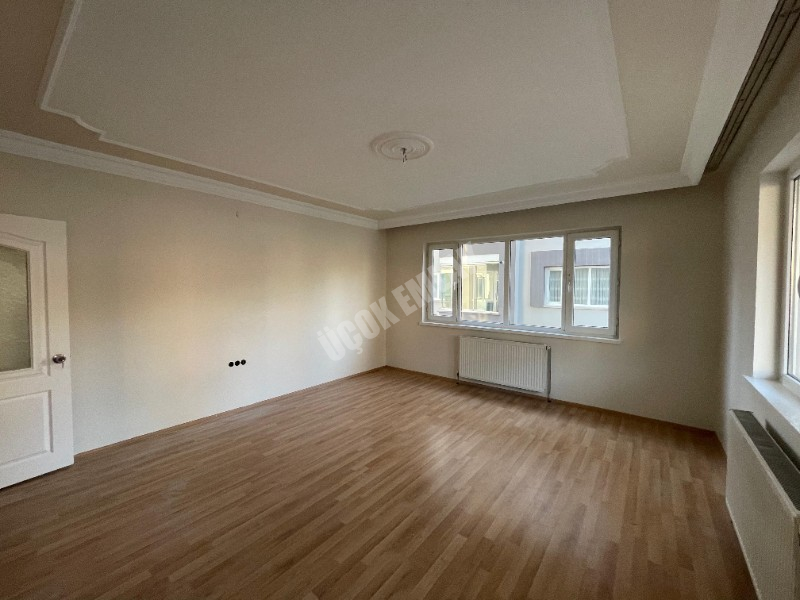 AFYON ÜÇOK EMLAKTAN SELÇUKLU MAH KİRALIK 3+1 TEMİZ BAKIMLI DAİRE