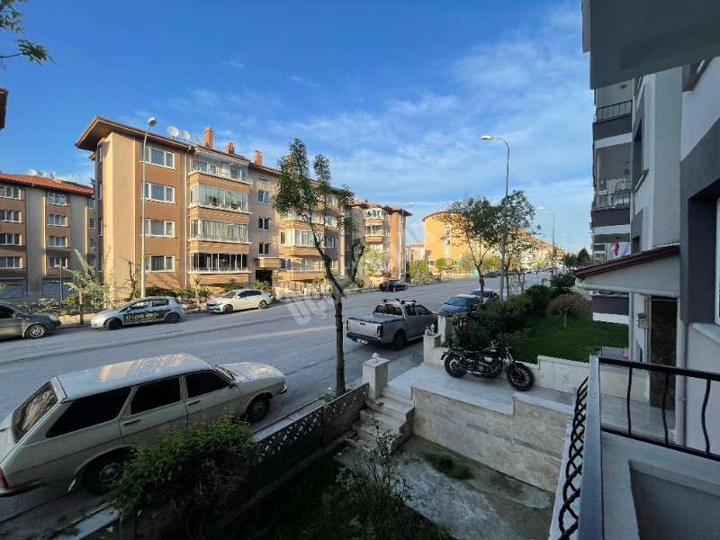 AFYON ÜÇOK EMLAKTAN SELÇUKLU MAH KİRALIK 3+1 TEMİZ BAKIMLI DAİRE