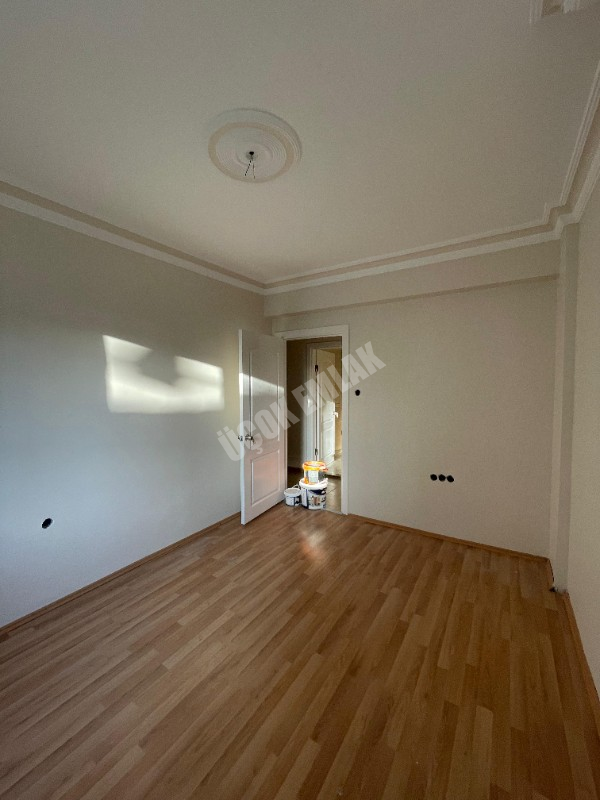 AFYON ÜÇOK EMLAKTAN SELÇUKLU MAH KİRALIK 3+1 TEMİZ BAKIMLI DAİRE