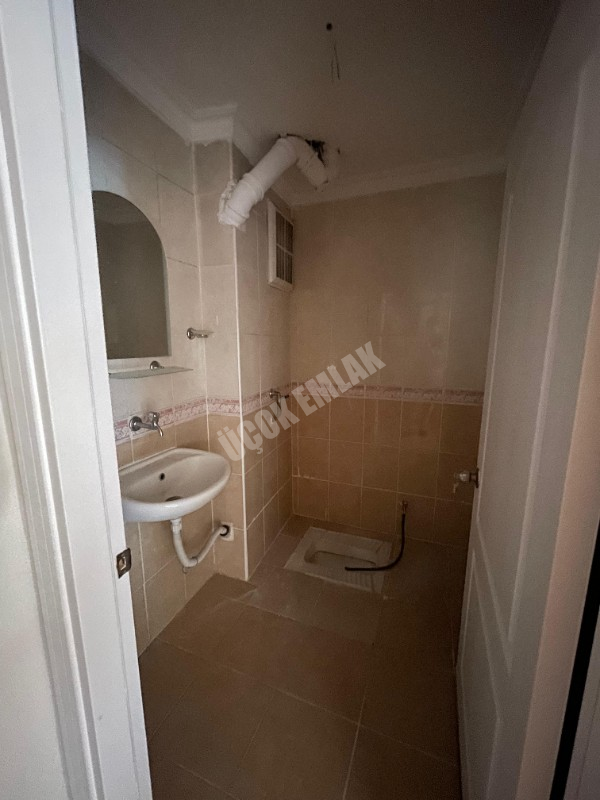 AFYON ÜÇOK EMLAKTAN SELÇUKLU MAH KİRALIK 3+1 TEMİZ BAKIMLI DAİRE