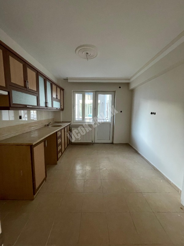 AFYON ÜÇOK EMLAKTAN SELÇUKLU MAH KİRALIK 3+1 TEMİZ BAKIMLI DAİRE