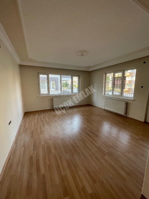 AFYON ÜÇOK EMLAKTAN SELÇUKLU MAH KİRALIK 3+1 TEMİZ BAKIMLI DAİRE
