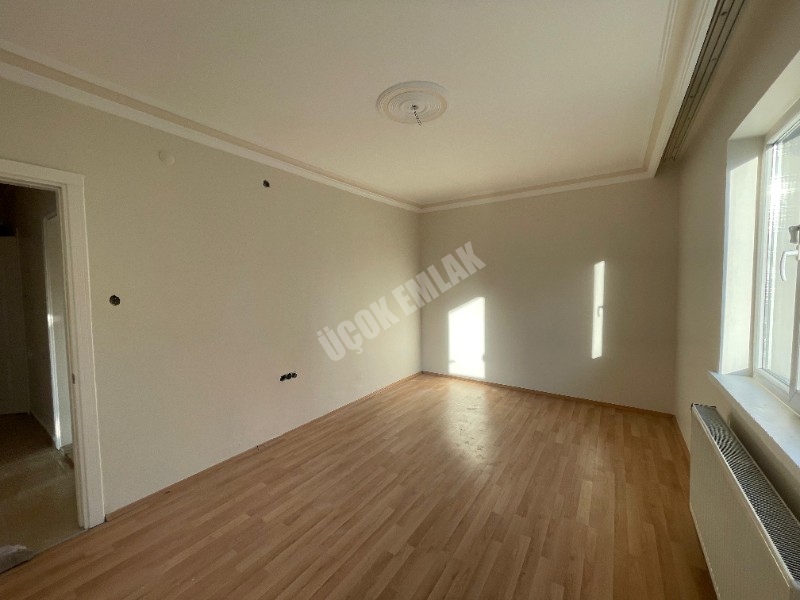 AFYON ÜÇOK EMLAKTAN SELÇUKLU MAH KİRALIK 3+1 TEMİZ BAKIMLI DAİRE