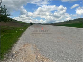 GÜVENAY- ÇORUM İMARA SINIR KURUÇAY YOLU SATILIK 5 DÖNÜM TARLA