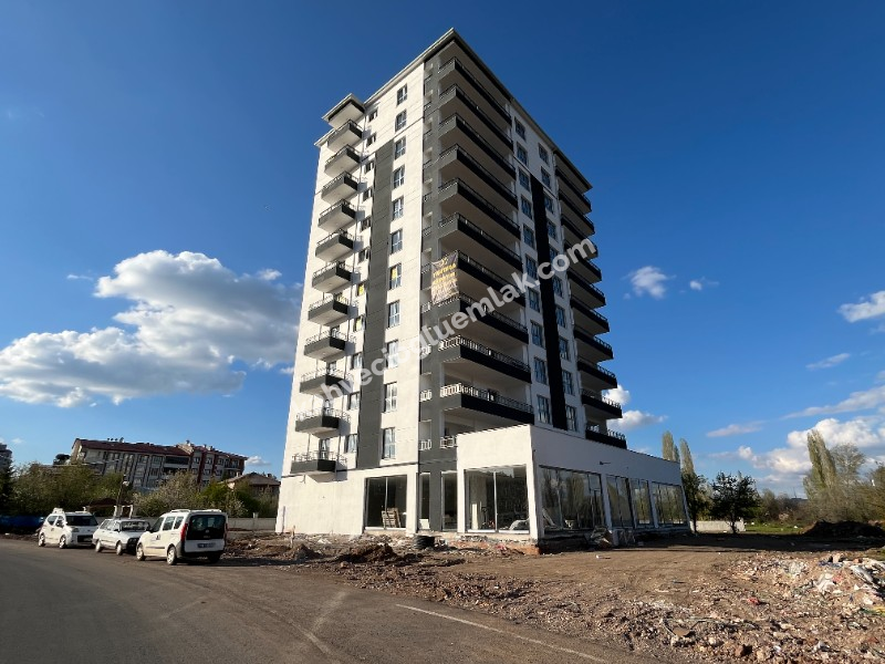 KAHVECİOĞLU EMLAK'DAN YEŞİLYURT MAH SATILIK DAİRE 4+1