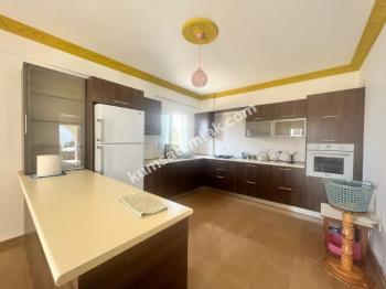 GİRNE / ALAGADİ BÖLGESİNDE GENİŞ BAHÇE İÇERİSİNDE KÖŞE ÜZERİNDE MÜSTAKİL EV 4+1