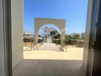 GİRNE / ALAGADİ BÖLGESİNDE GENİŞ BAHÇE İÇERİSİNDE KÖŞE ÜZERİNDE MÜSTAKİL EV 4+1